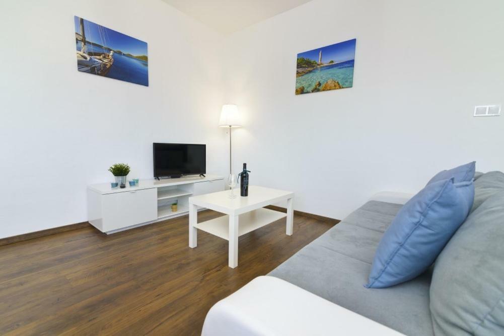 Apartment Dragana, Jezera, Island Murter Exteriör bild